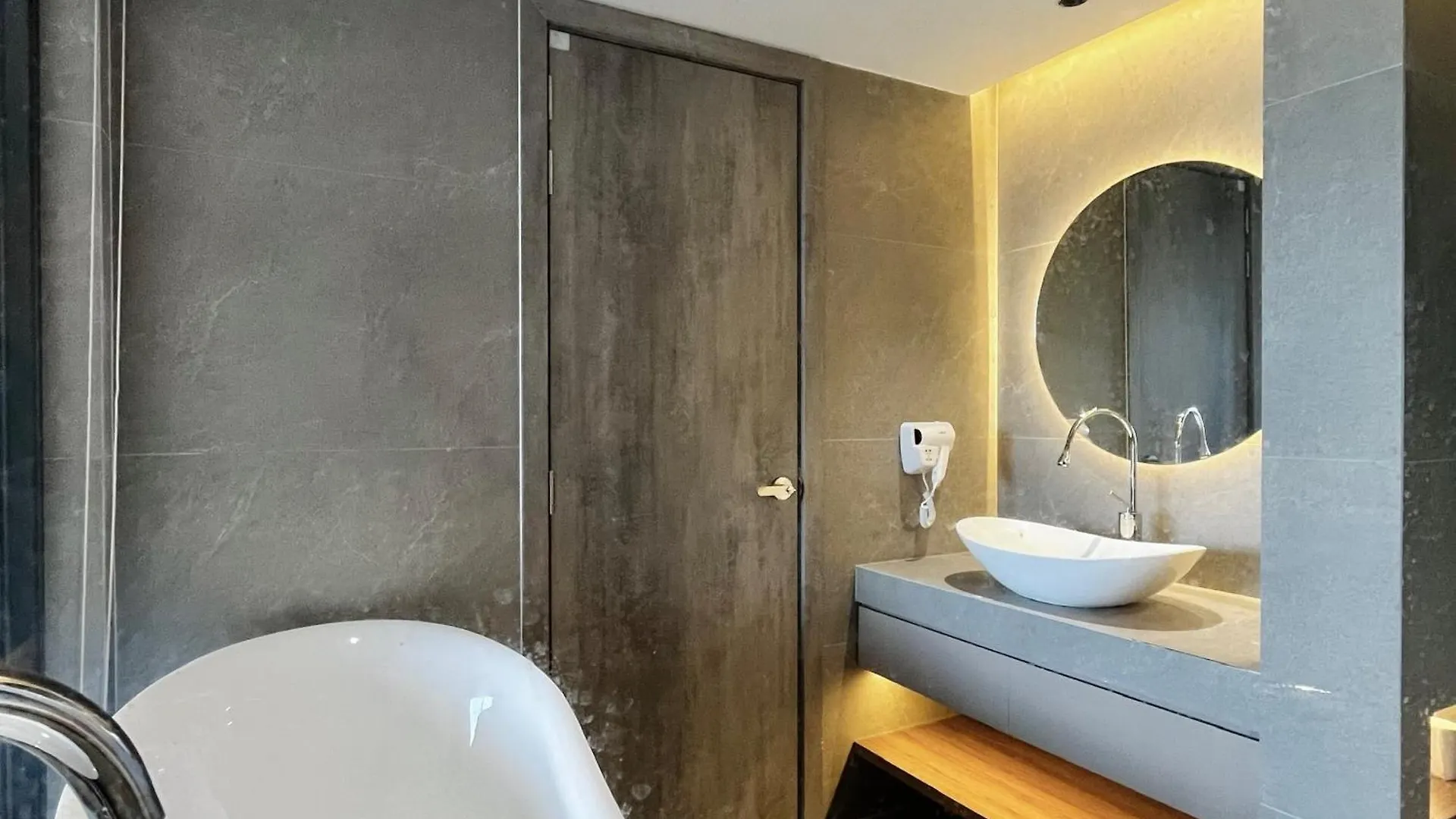T E U Hotel & Apartment Da Nang 0*,  Vietnam